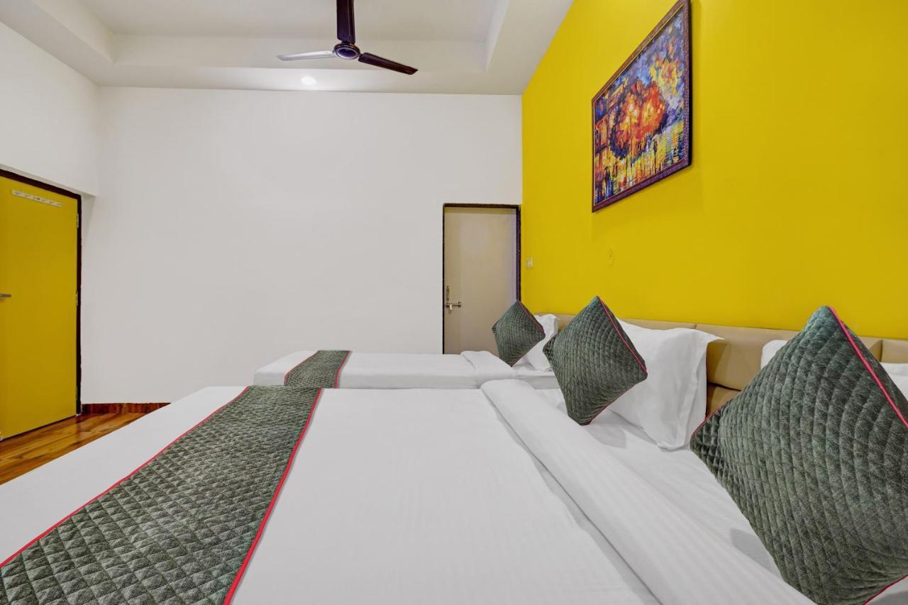 Hotel Super Townhouse Pine Tree Indore