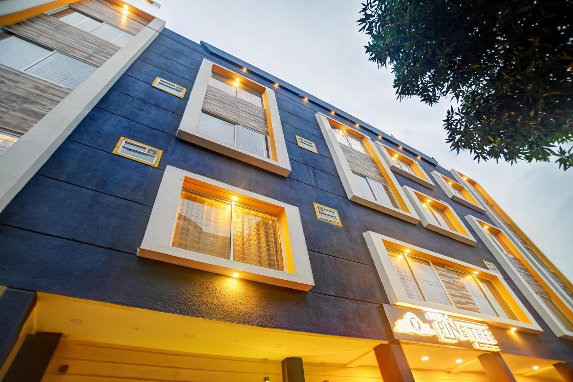 Super Townhouse Pine Tree 4*